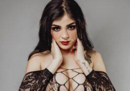 Karely Ruiz downloads the thread and shows off all her splendor as a naughty