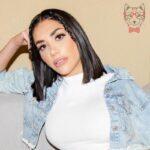 Karime Pindter raises the temperature showing off her curves in a swimsuit Karime Pindter