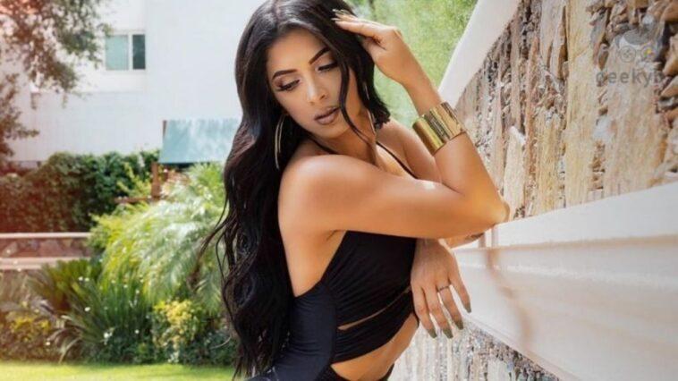 Kimberly Flores shows off her perfect princess complexion