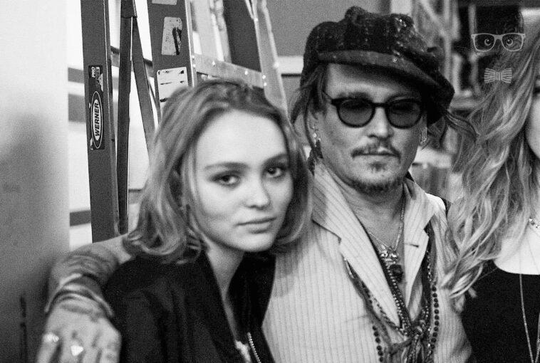 Lily Rose Depp the eldest daughter of Johnny Depp dedicated a message to her father scaled