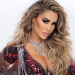 Ninel Conde Showed Her Toned Abdomen And Legs During One Of Her Shows