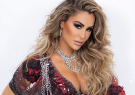 Ninel Conde showed her toned abdomen and legs during one of her shows