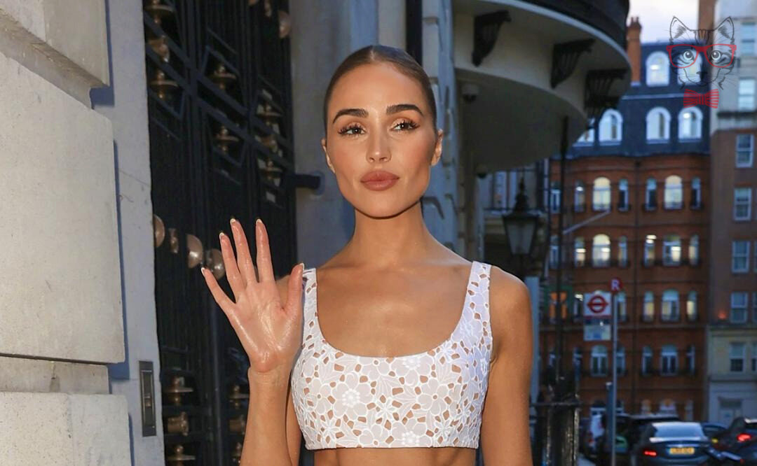 Olivia Culpo Shows Off Her Abs Of Steel In A Miniskirt And Tank Top In London