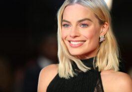 margot robbie smiling 2018 re scaled 1
