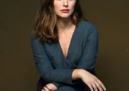 natalie portman photoshoot american actress gray dress make up.jpg 838434910