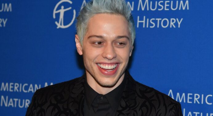 Pete Davidson, boyfriend of Kim Kardashian, says goodbye to “Saturday Night Live”