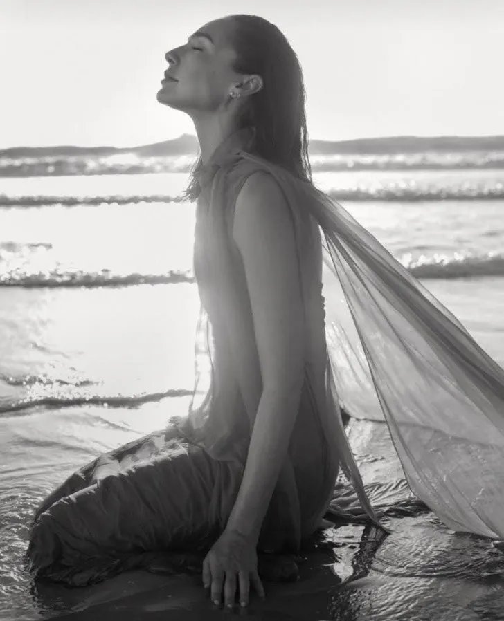 GAL GADOT EMERGES FROM THE WAVES AS A BEAUTIFUL MERMAID GAL GADOT EMERGES FROM THE WAVES AS A BEAUTIFUL MERMAID