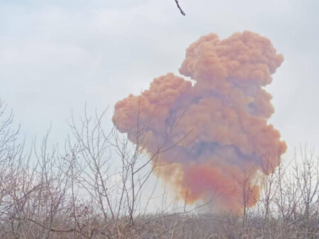 Ukraine: a nitric acid tank hit by the Russians in Severodonetsk Ukraine: a nitric acid tank hit by the Russians in Severodonetsk