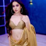 Urfi Javed,defied convention by donning an open-front hoodie top with no inside lining. urf7i 277216950 463265022155785 7055460485216231505 n