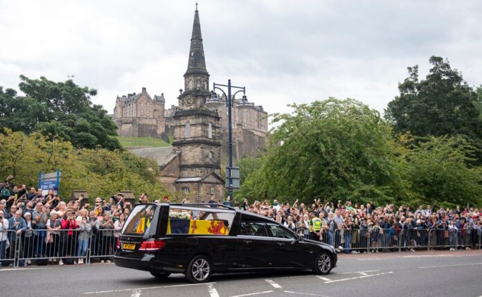 Funeral procession of Elizabeth II enters Edinburgh