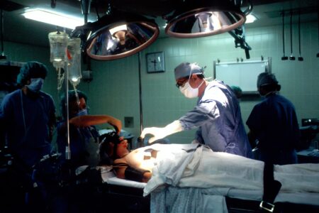 jtmqkzqk doctor and nurses inside operating room