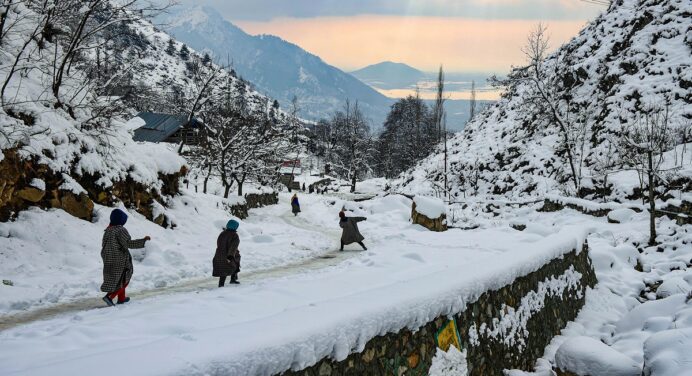 Teeth-Shattering Cold Wave in Jammu and Kashmir, Ladakh Temperature Dips Steeply