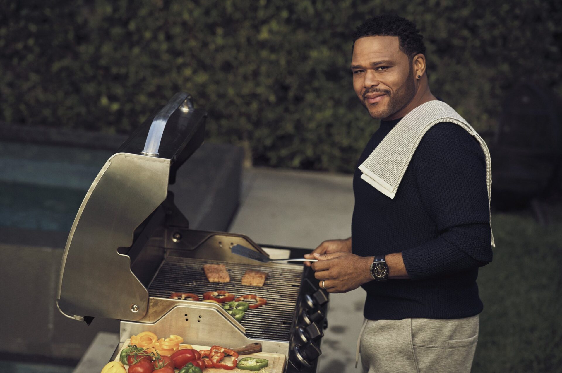 When did Anthony Anderson disappear? The latest viral weight-loss photo prompts a health investigation Anthony Anderson