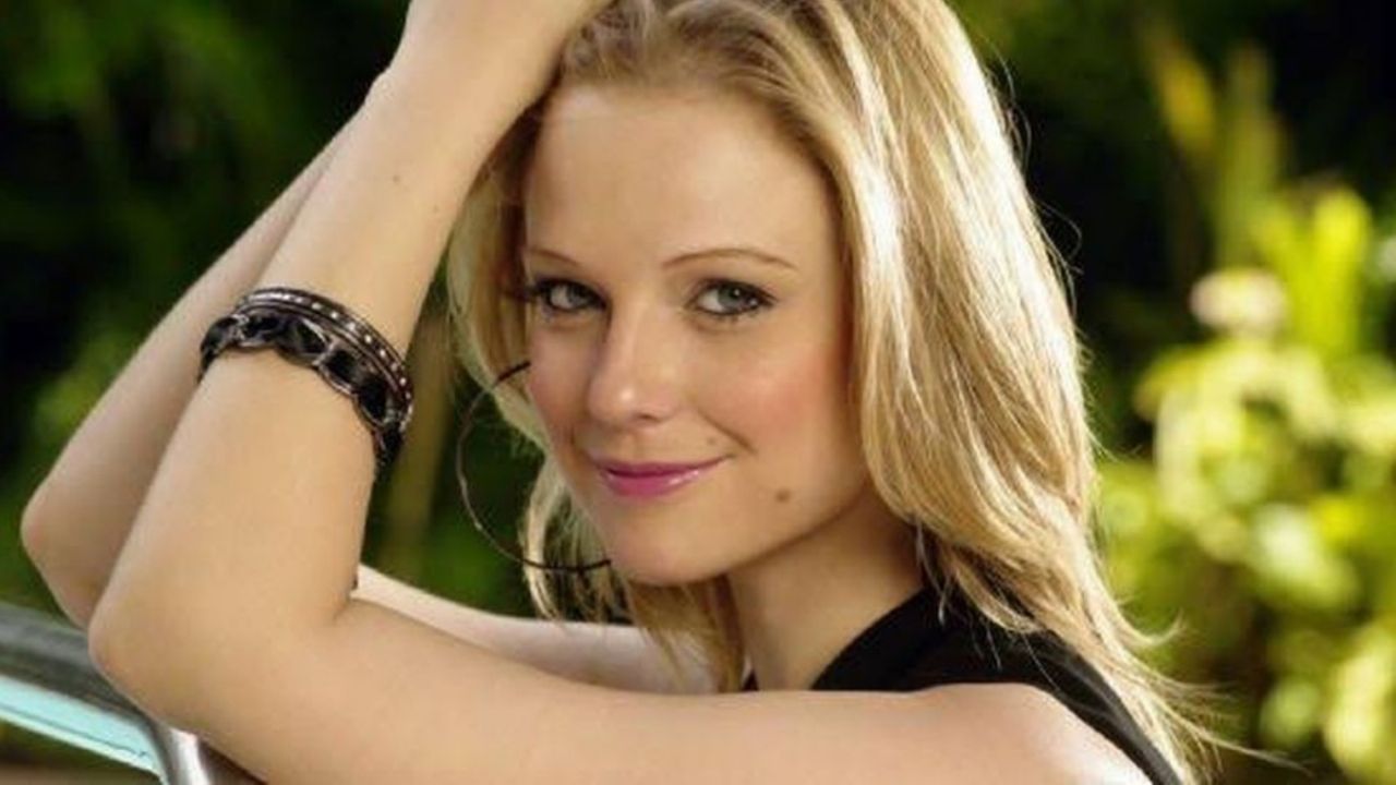 This is how Ana Layevska's real face looks without makeup paste; is another! Ana Layevska