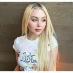 Maya Nazor and Mona are the SENSATION with their TIGHT pants Maya Nazor